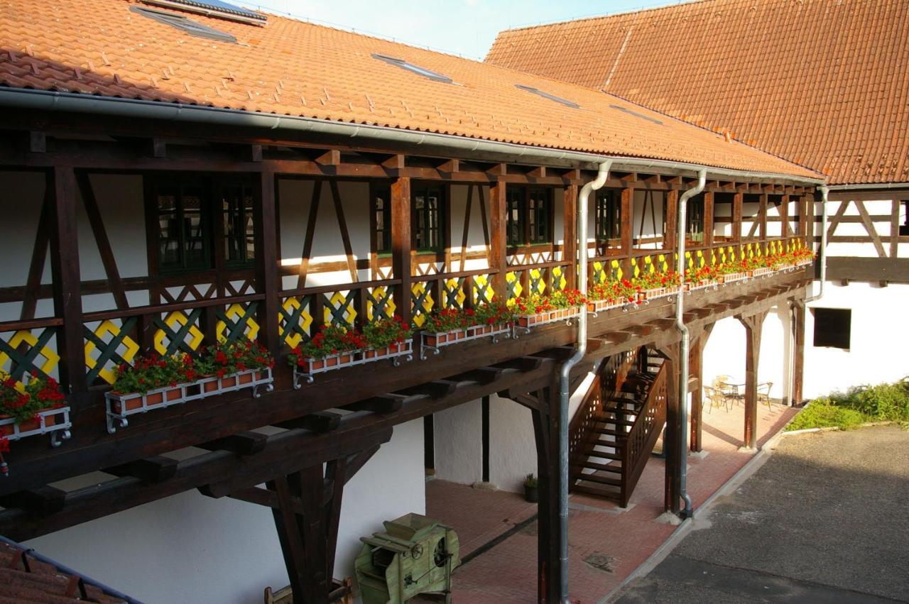 Penzion Manský Dvůr Dolni Zandov Exterior foto