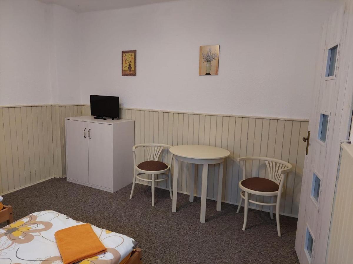 Penzion Manský Dvůr Dolni Zandov Exterior foto